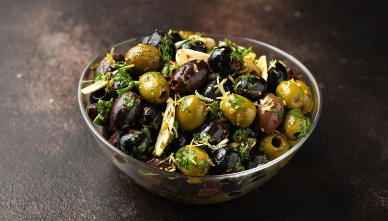 Olives marinées aux herbes