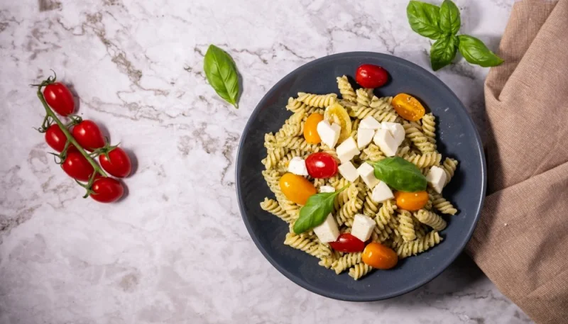 Pâtes froides au pesto de basilic