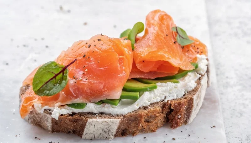 Tartines d'avocat et saumon fumé