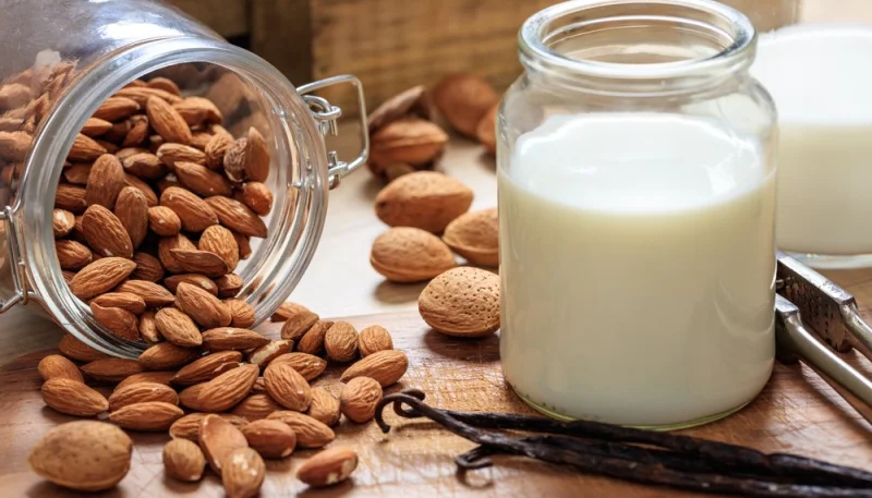 Lait d'amande maison à la vanille