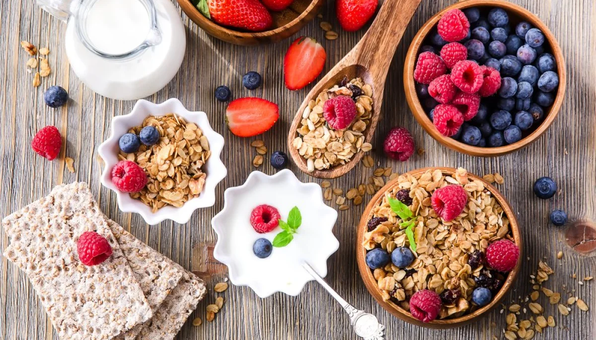 Des idées de petits déjeuners équilibrés et visuellement gourmands avec des céréales complètes