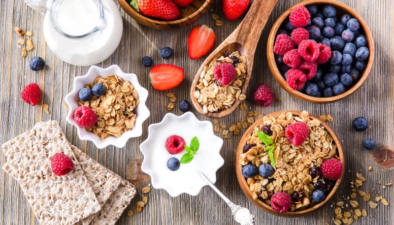 Des idées de petits déjeuners équilibrés et visuellement gourmands avec des céréales complètes