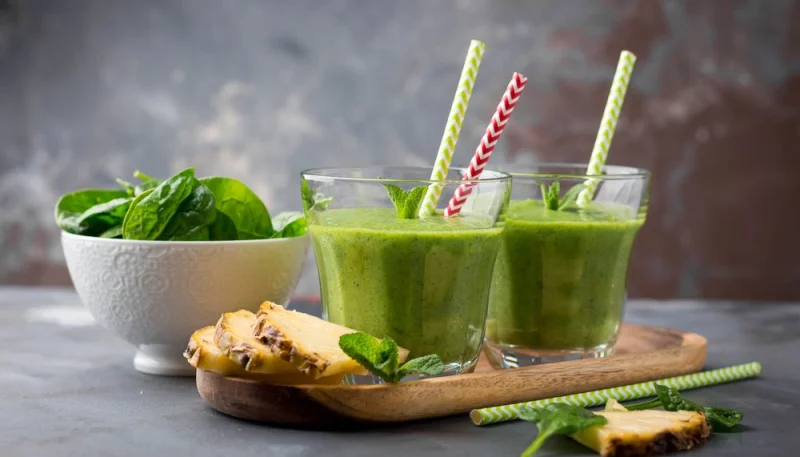 Smoothie aux épinards et ananas