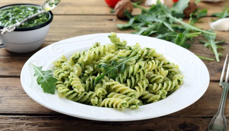 Pâtes au pesto de roquette maison