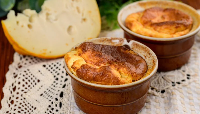 Soufflé au fromage comté