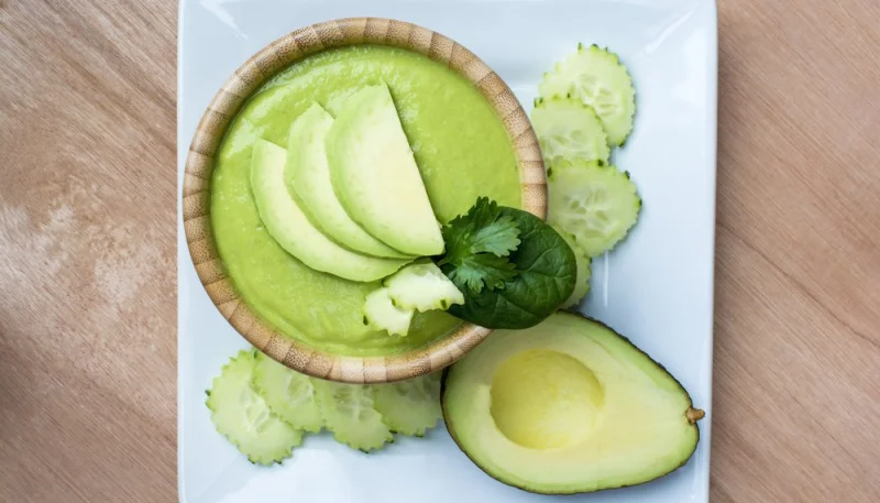 Soupe froide d’avocat et concombre
