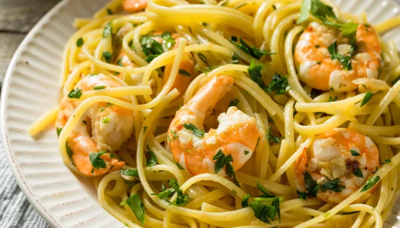 Spaghetti à l'ail et aux crevettes