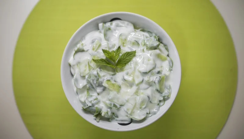 Salade de concombre et yaourt à la menthe