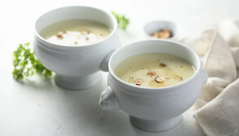 Soupe de topinambours et noisettes grillées