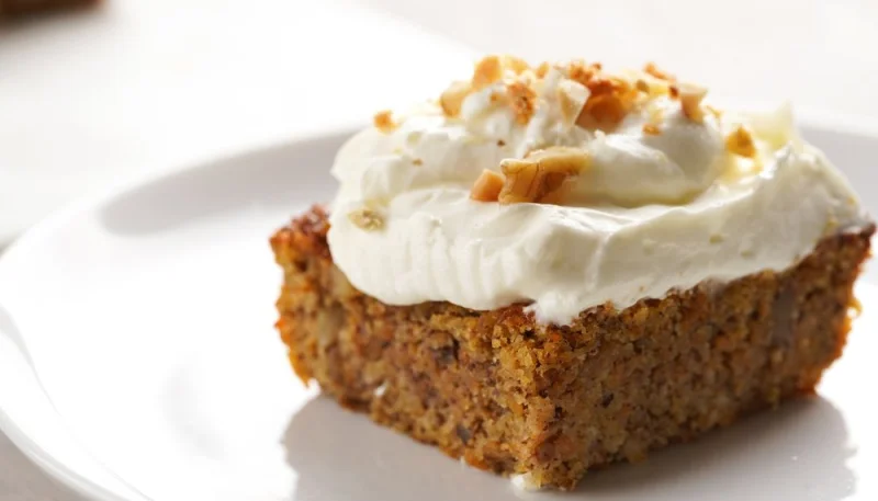 Gâteau aux carottes et glaçage au fromage frais