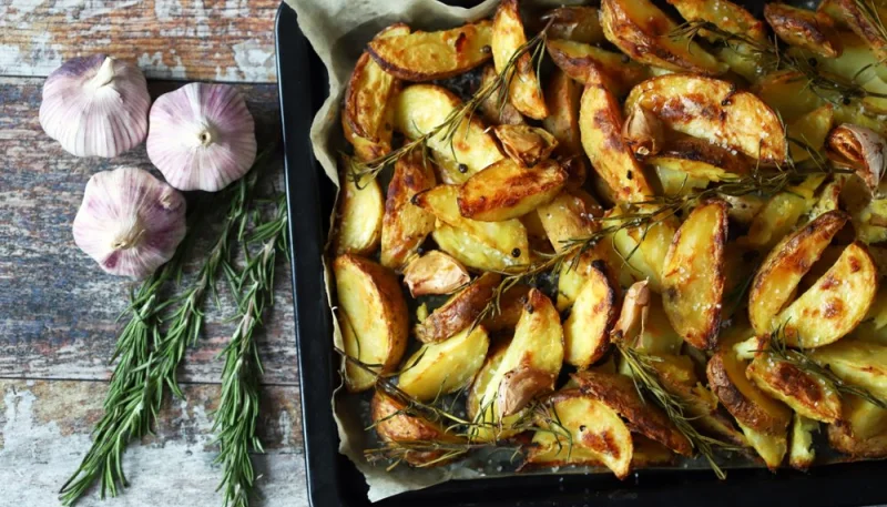 Pommes de terre à l’ail et au romarin