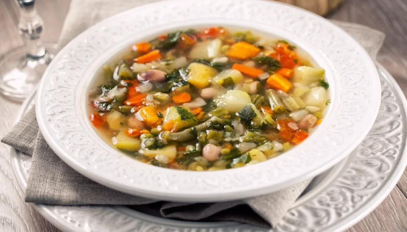 Soupe minestrone aux légumes de saison