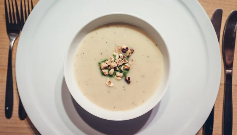 Velouté de topinambours et noisettes