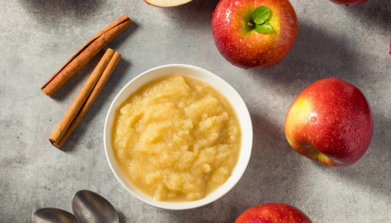 Compote de pommes maison à la cannelle
