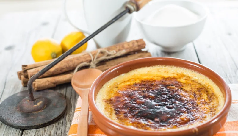 Crème brûlée à la cannelle et zestes d’orange