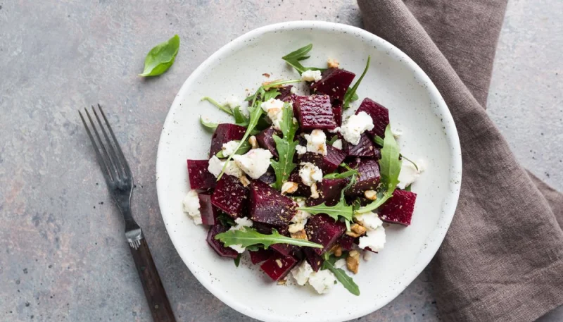 Salade tiède de betteraves et chèvre frais