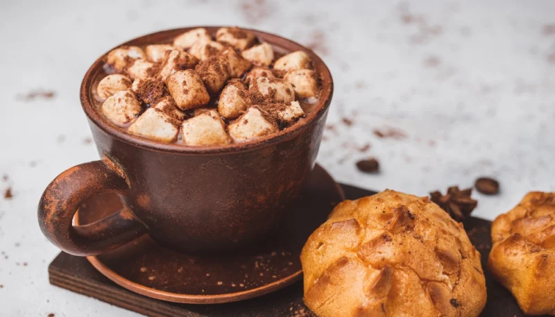 Chocolat chaud crémeux aux guimauves