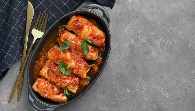 Chou farci à la viande et sauce tomate maison
