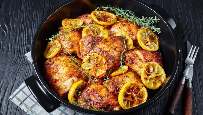 Cuisses de poulet rôties au citron et thym