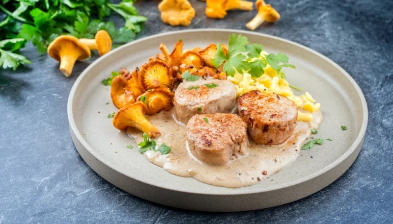 Filet mignon de porc sauce crémeuse aux girolles