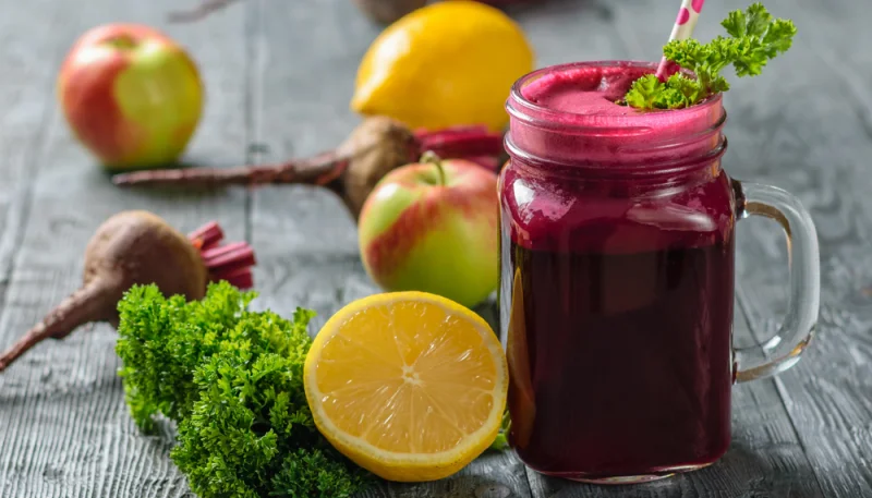 Jus détox à la betterave, pomme et citron