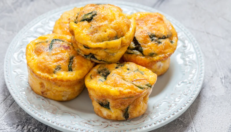 Mini quiches sans pâte aux épinards et au comté