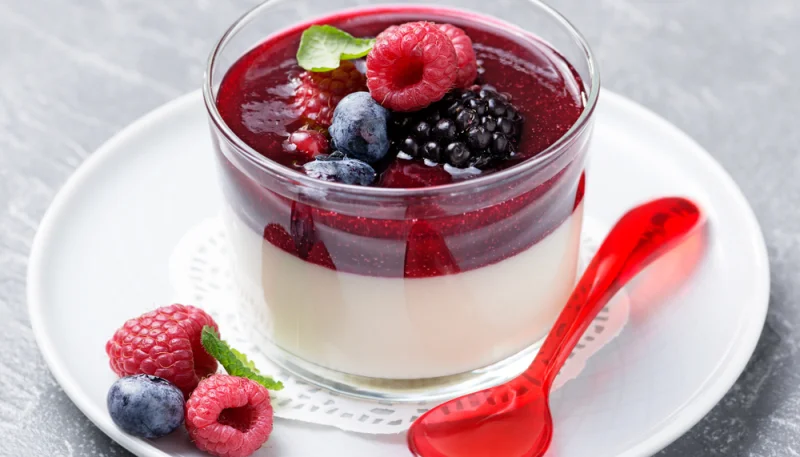 Panna cotta gourmande au coulis de fruits rouges