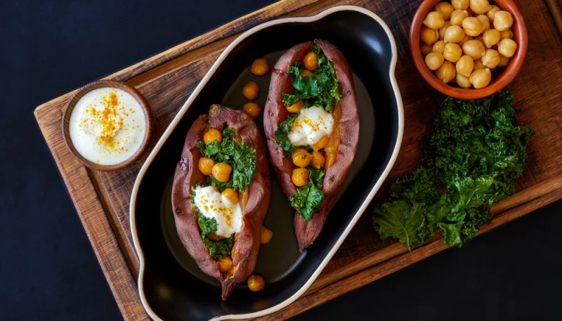 Patates douces farcies au kale et pois chiches