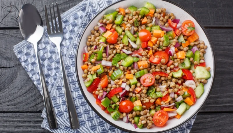 Salade de légumes aux lentilles