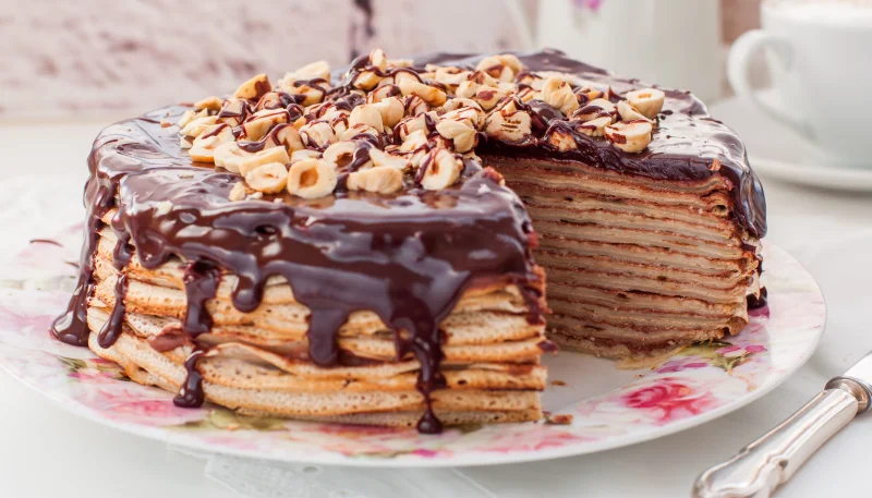 Gâteau de crêpes au chocolat et noisettes