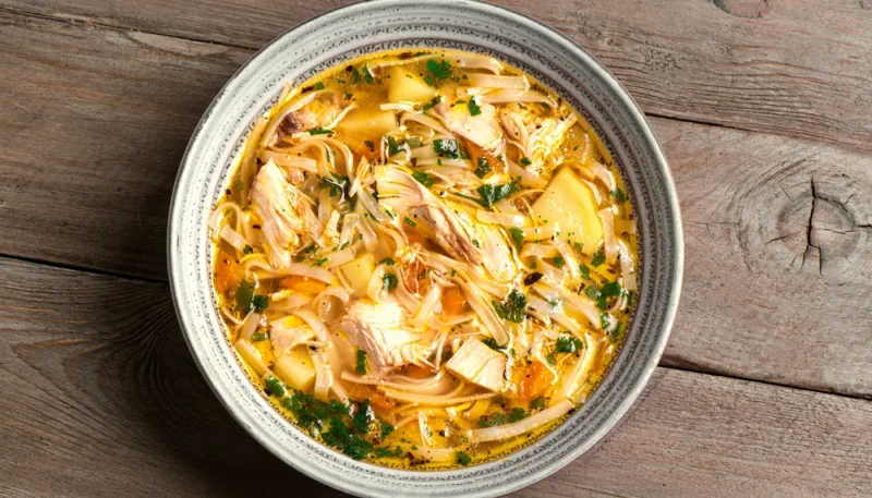 Soupe de nouilles au poulet maison