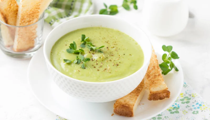 Velouté de légumes verts aux brocolis et épinards
