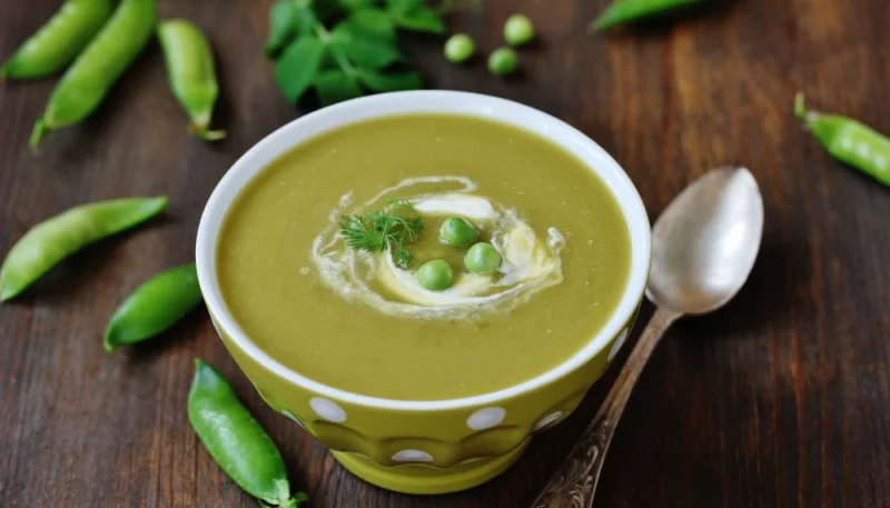 Velouté de petits pois à la menthe