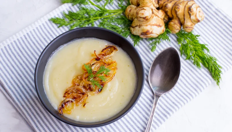 Velouté de topinambour aux oignons caramélisés