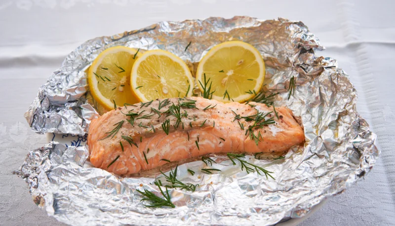 Filet de saumon en papillote au citron et aneth