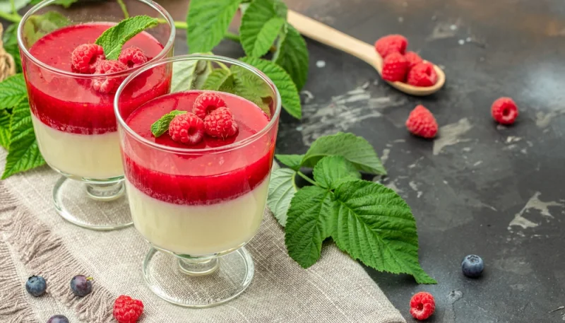 Panna cotta au coulis de framboises