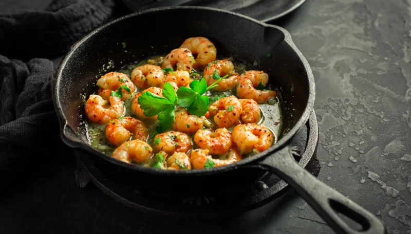 Poêlée de crevettes à l’ail et au persil