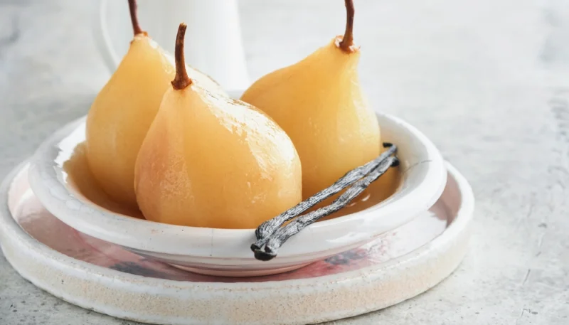 Poires pochées au sirop de vanille