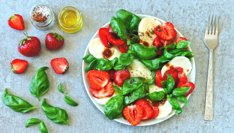 Salade de fraises au basilic et citron vert