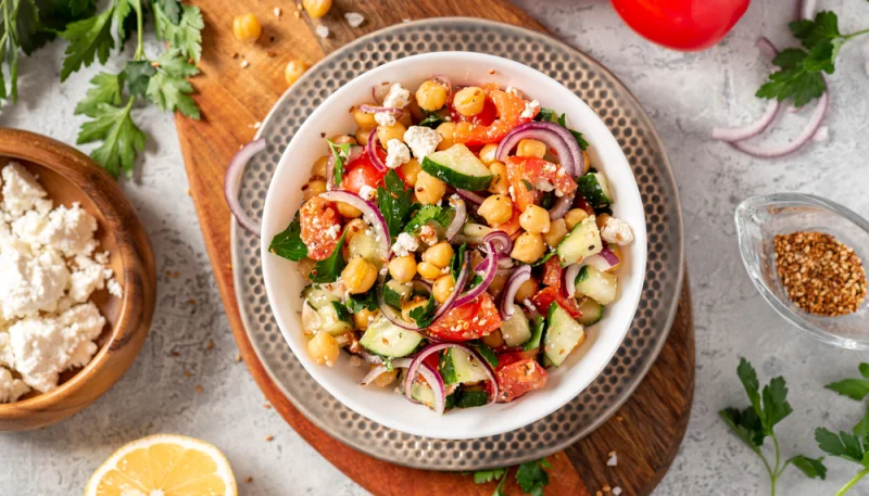 Salade de pois chiches, concombre et feta