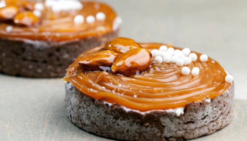 Tarte aux amandes et caramel beurre salé