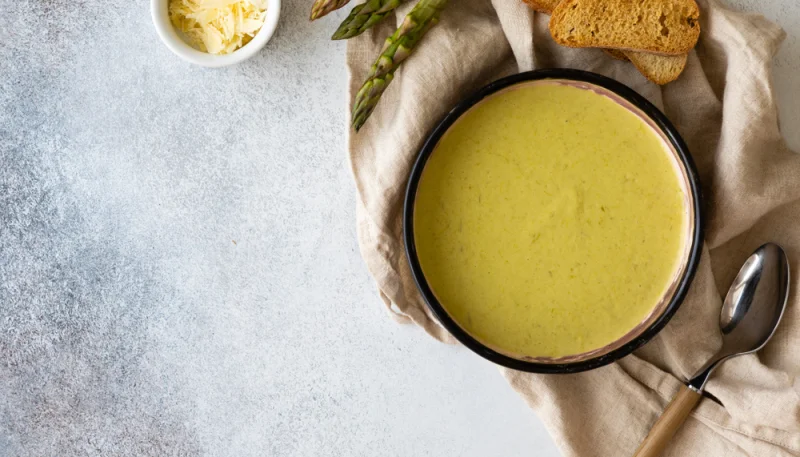 Velouté d’asperges vertes et parmesan