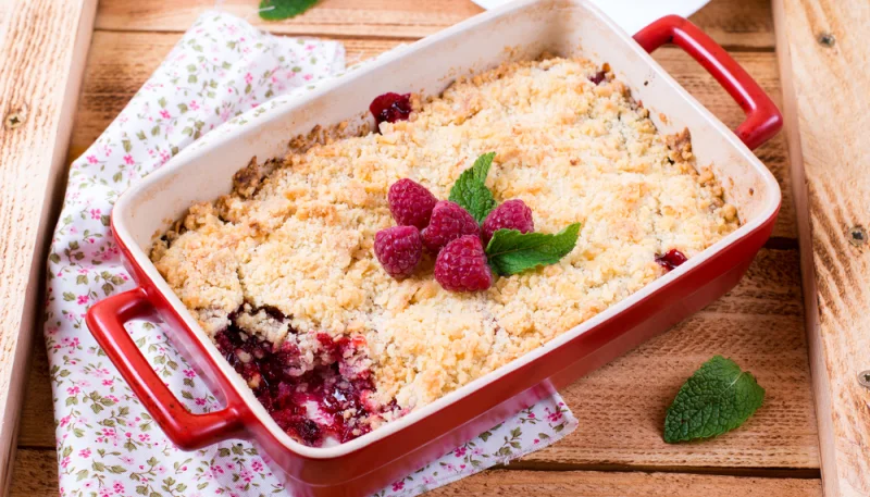 Crumble aux pommes et framboises