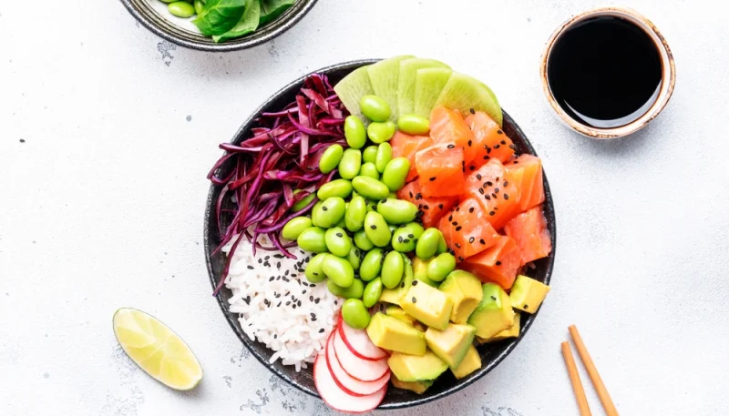 🍣 Recette : Poke bowl au saumon et avocat – Sans gluten