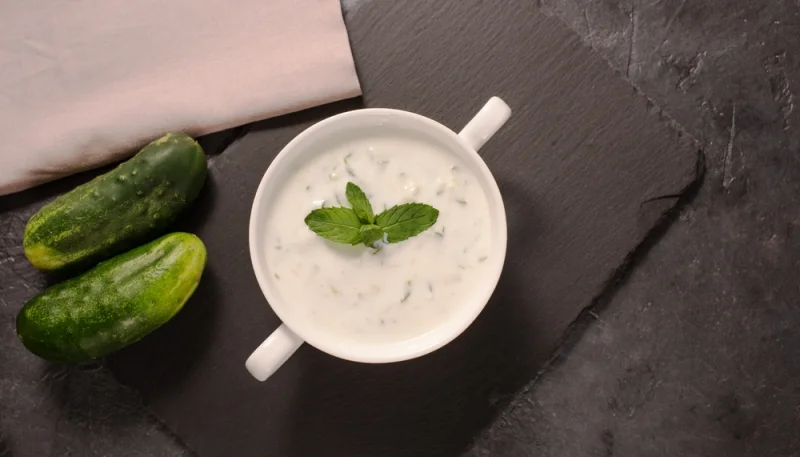 Soupe froide de concombre et yaourt grec