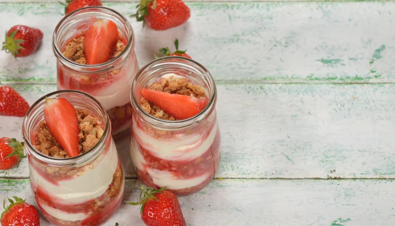 Verrines aux fraises, yaourt et spéculoos