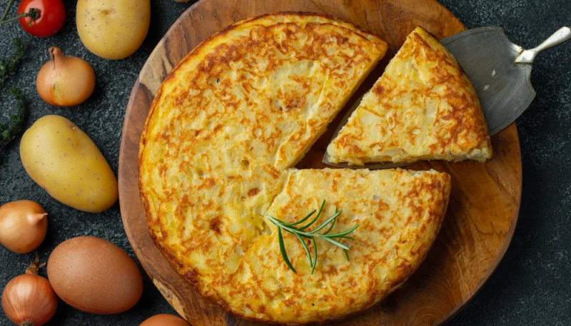 Omelette aux pommes de terre et oignons