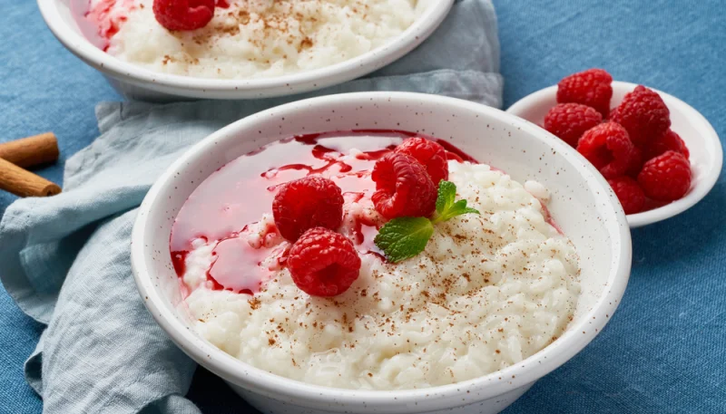 Riz au lait à la vanille et framboises