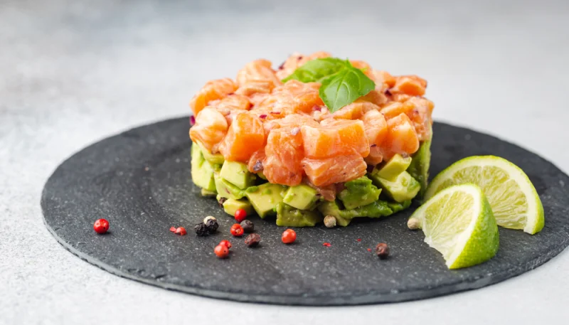 Tartare de saumon à l’avocat et citron vert