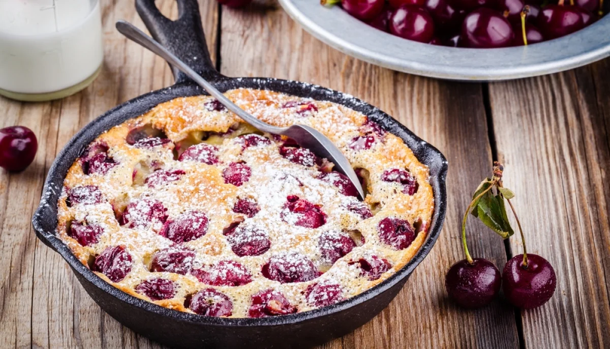 đ Clafoutis : la recette incontournable du dessert français facile, fruitĂ© et ultra gourmand